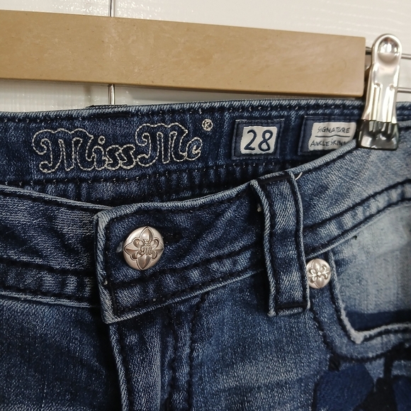 Miss Me Distressed Ankle Skinny Jeans Size 28 Floral Embroidery - Picture 5 of 9